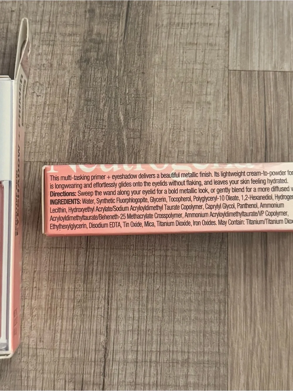 Neutrogena Sensitive Skin Eyeshadow + Primer — Rose Gold Tone